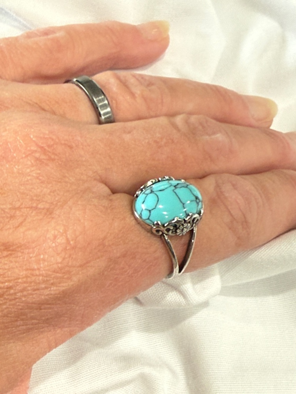 Turquoise Stone Floral Detail Silver Ring - Women Jewelry. Hallmark S925. Size 9 - Picture 10 of 11